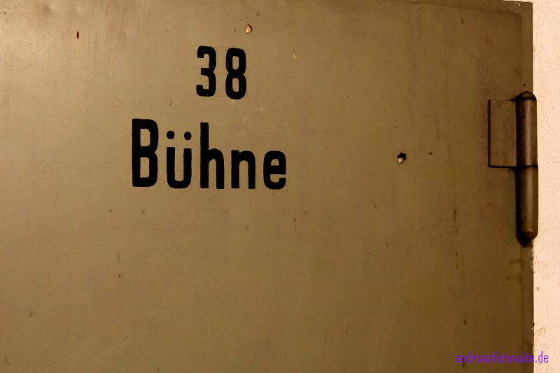Hinter der B�hne